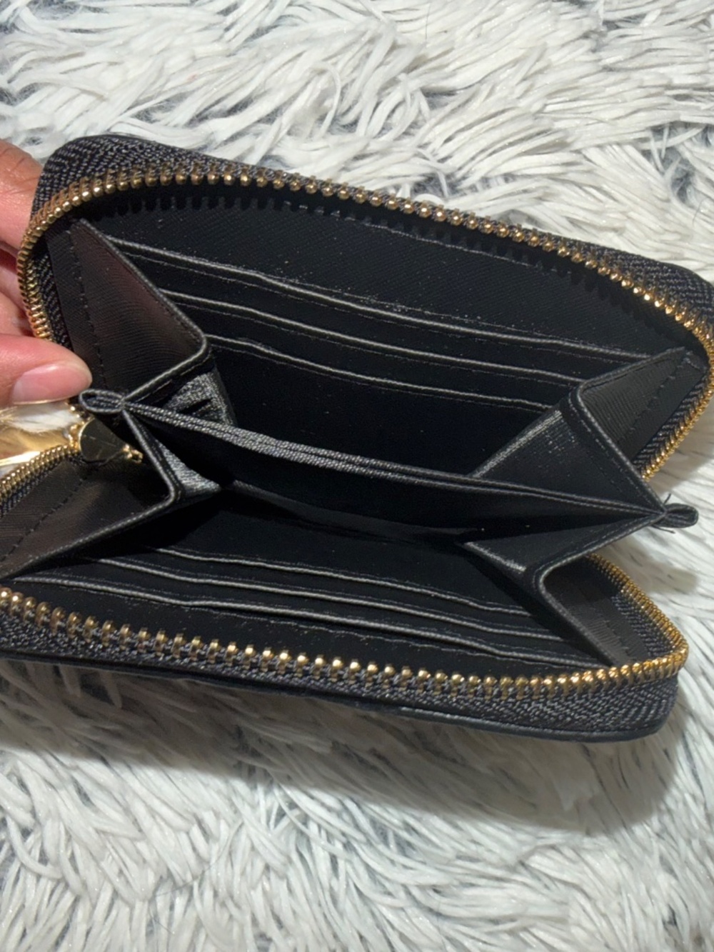 Wallets, Cardholder, & Keychain - Picture 6 of 11
